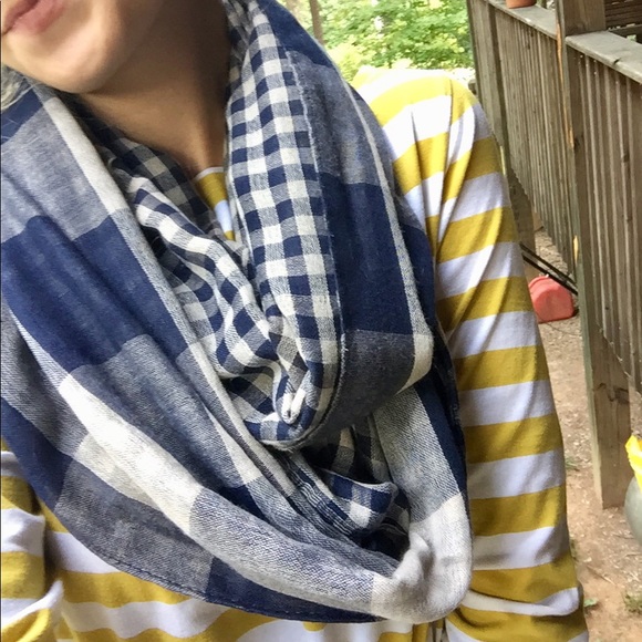 Blue/Cream Checkered Scarf - Picture 1 of 1